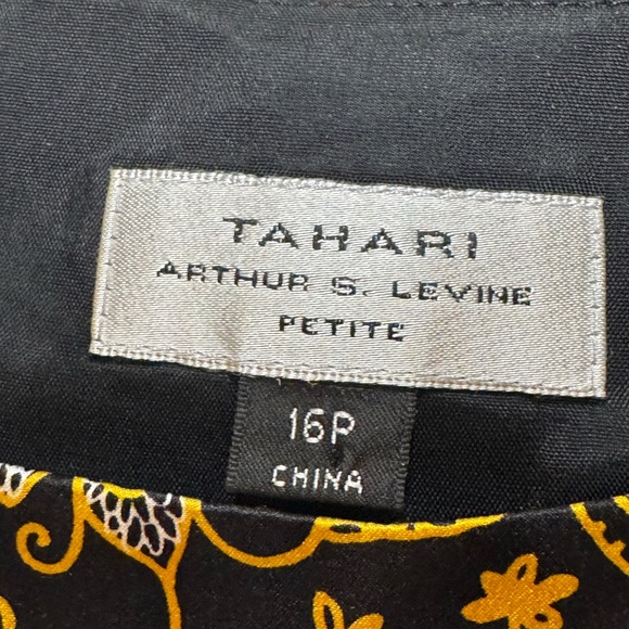 Tahari Arthur S Levine 100% Silk Baroque Paisley Sleeveless Top 16P Like New - Picture 2 of 9